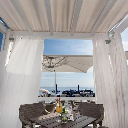 Grand De Rose Hotel