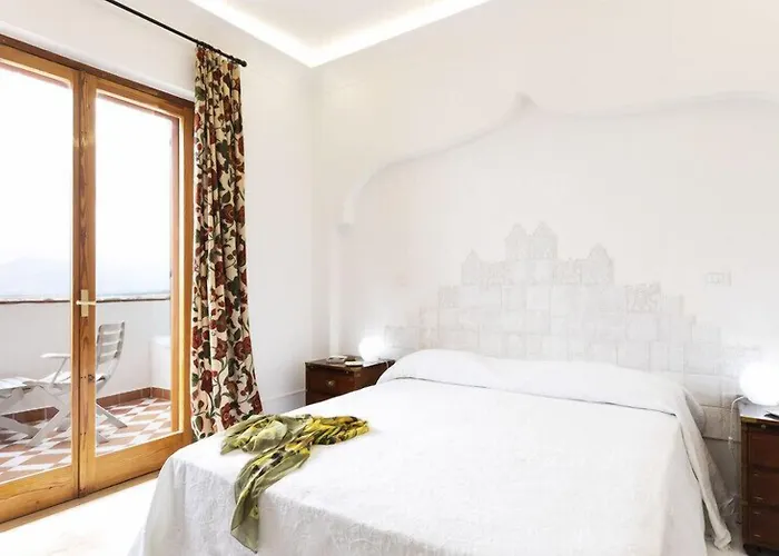 Grand De Rose Scalea