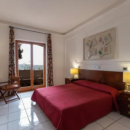 מלון Grand De Rose 4*