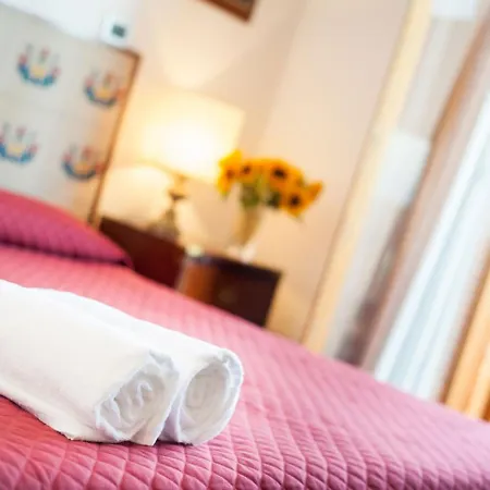 Hotell Grand De Rose 4*