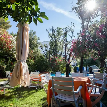 Grand De Rose מלון 4*