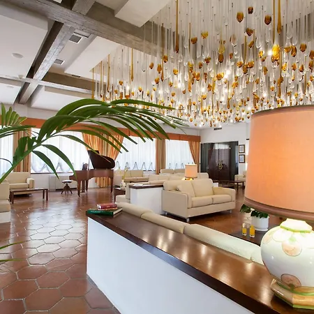 Grand De Rose Scalea