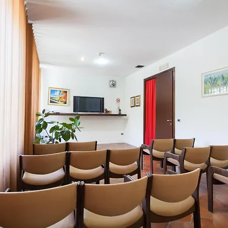מלון Grand De Rose 4*