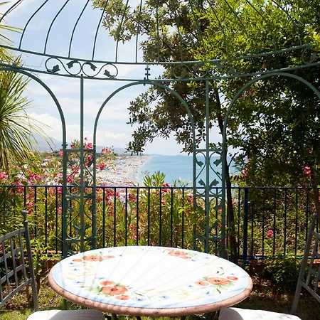Grand De Rose 4*