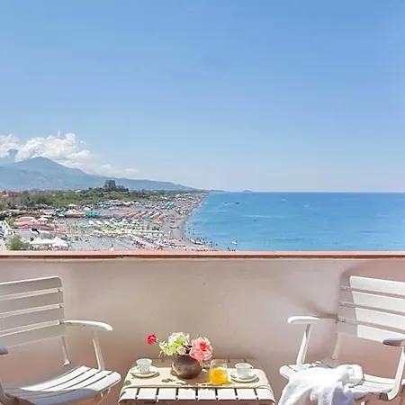 Grand De Rose Scalea