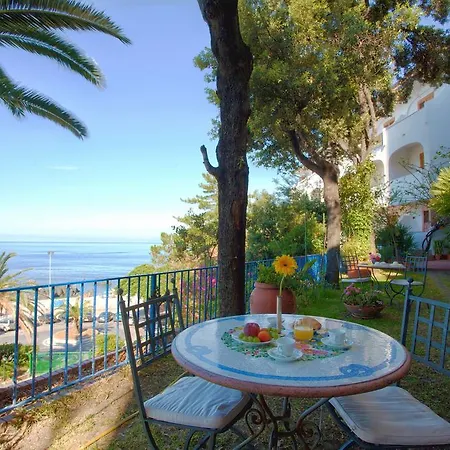Hotel Grand De Rose 4*