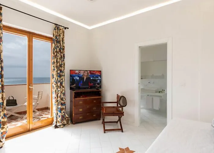 Hotel Grand De Rose 4*